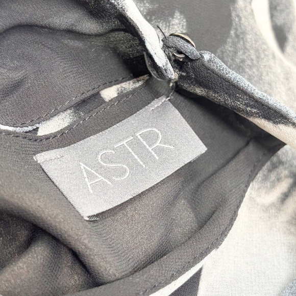 ASTR THE LABEL Women’s Black Gray Floral Pleated Halter Mini Dress Size XS/S - Picture 8 of 10